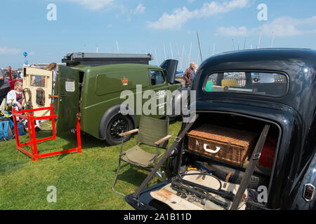 Green 1950 Austin van Bureau de poste à l'Accord Classic Motor Show sur Walmer Green par la plage, Deal, Kent, UK Banque D'Images