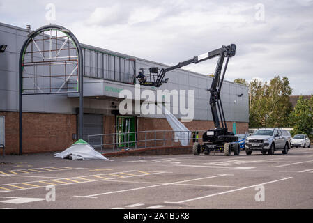 Bannière nom retiré de Homebase store à Southend on Sea, Essex, UK le jour de fermeture de succursale. Faire vous-même la fermeture de l'entrepôt Banque D'Images