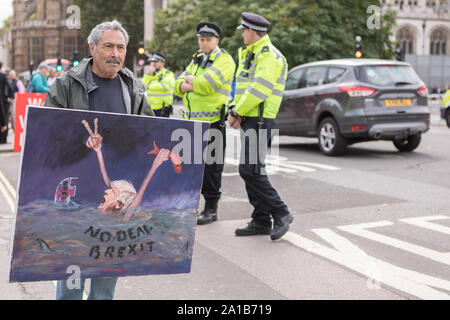 Westminster, London, UK. Septembre 25, 2019. Scènes devant le Parlement le jour que les politiciens retour au Parlement. Penelope Barritt/Alamy Live News Banque D'Images