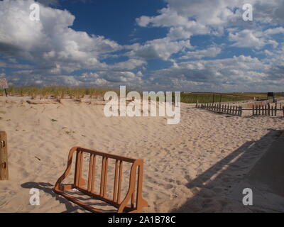 Porte vélo vide à la fin de l'été plage près de la plage à la fin de la saison d'Ocean County dans le New Jersey. Banque D'Images