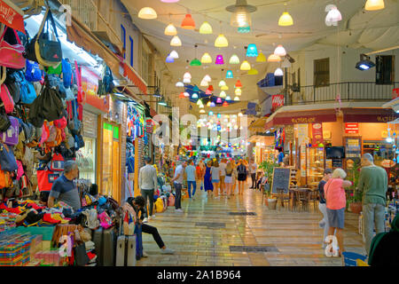 Soirée au centre-ville de Bodrum, Mugla Province Zone Bazar, la Turquie. Banque D'Images