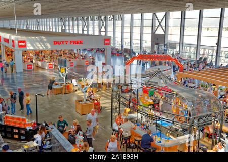Hall des départs à l'aéroport de Bodrum Milas, Province de Mugla, Turquie. Banque D'Images