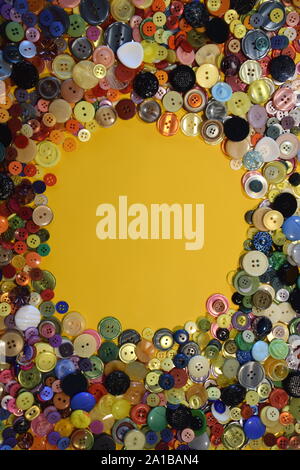 Mélange de couleur des boutons de différentes tailles et formes Banque D'Images