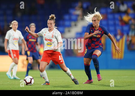 Barcelone, Espagne. 25 Septembre, 2019. SANT JOAN DESPI, ESPAGNE - 25 SEPTEMBRE : Aurora Galli de la Juventus sur la balle au cours de l'UEFA Women's Champions League Round 32 match entre le FC Barcelone et la Juventus à Johan Cruyff Stadium, le 25 septembre 2019 à Barcelone, Espagne. (Photo de Daniela Porcelli/SPP) : Crédit Photo de presse Sport/Alamy Live News Banque D'Images