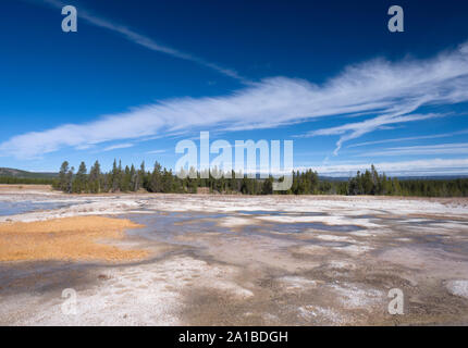 Zone géothermique, Midway Geyser Basin, Parc National de Yellowstone, Wyoming, USA Banque D'Images