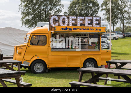 Café restauration mobile van à Oulton Park, Royaume-Uni Banque D'Images