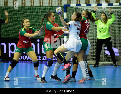 République tchèque Marketa HURYCHOVA (centre) en action lors du qualificatif pour championnat d'Europe de handball tchèque contre le Portugal à Olomouc, République tchèque, le 25 septembre 2019. (CTK Photo/Ludek Perina) Banque D'Images