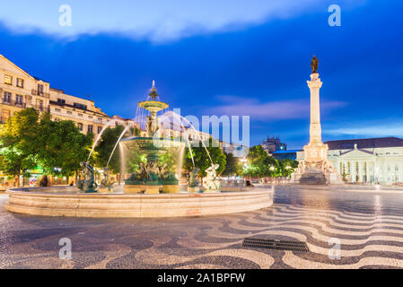 Lisbonne, Portugal cityscape at Place Rossio de nuit. Banque D'Images