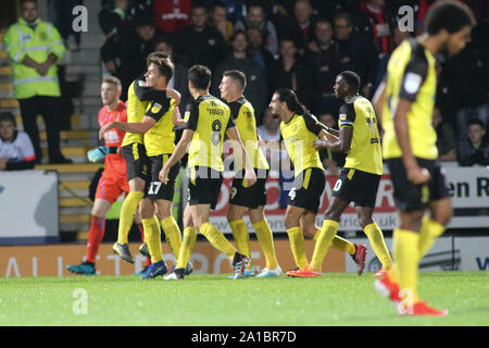 Burton upon Trent, Royaume-Uni. 25 Septembre, 2019. Burton score et célébrer au cours de l'EFL Carabao Cup match entre Burton Albion et Bournemouth au stade de Pirelli, Burton upon Trent, Angleterre le 25 septembre 2019. Photo par Mick Haynes. Usage éditorial uniquement, licence requise pour un usage commercial. Aucune utilisation de pari, de jeux ou d'un seul club/ligue/dvd publications. Credit : UK Sports Photos Ltd/Alamy Live News Banque D'Images