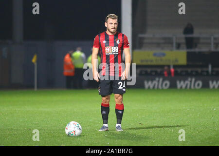 Burton upon Trent, Royaume-Uni. 25 Septembre, 2019. Ryan Fraser de Bournemouth (24) aligne un coup franc pendant le match de coupe entre EFL Carabao Burton Albion et Bournemouth au stade de Pirelli, Burton upon Trent, Angleterre le 25 septembre 2019. Photo par Mick Haynes. Usage éditorial uniquement, licence requise pour un usage commercial. Aucune utilisation de pari, de jeux ou d'un seul club/ligue/dvd publications. Credit : UK Sports Photos Ltd/Alamy Live News Banque D'Images