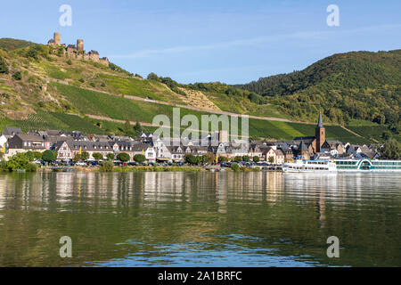 Ville Alken Mosel, river cruise ship, Amadeus, élégant sur la rive, Banque D'Images