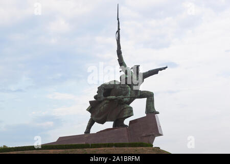 Sébastopol, en Crimée, la Russie - le 24 juillet 2019 : Monument à un soldat et marin au Cap Khrustalny dans la ville de Sébastopol, en Crimée Banque D'Images