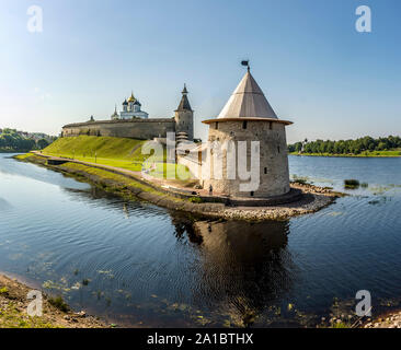 La Cathédrale Holy Trinity à Pskov est l'attraction principale de la ville, l'une des plus anciennes églises de Russie. Banque D'Images