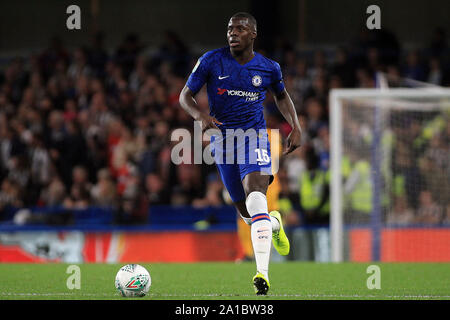 Londres, Royaume-Uni. 25 Septembre, 2019. Kurt Zouma de Chelsea en action. Carabao tasse tasse EFL, 3e tour, Chelsea v Grimsby Town à Stamford Bridge à Londres le mercredi 25 septembre 2019. Cette image ne peut être utilisé qu'à des fins rédactionnelles. Usage éditorial uniquement, licence requise pour un usage commercial. Aucune utilisation de pari, de jeux ou d'un seul club/ligue/dvd publications pic par Steffan Bowen/Andrew Orchard la photographie de sport/Alamy live news Crédit : Andrew Orchard la photographie de sport/Alamy Live News Banque D'Images