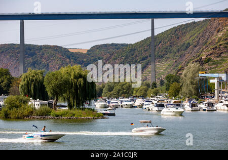 Près de Winningen Mosel, Niedermosel, pont de l'autoroute de l'A61, Marina Marina Winzigen Mosel, Banque D'Images