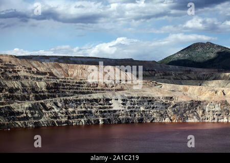 Après-midi le soleil brille sur le bord de la fosse de Berkeley site Superfund en Butte, Montana. Banque D'Images