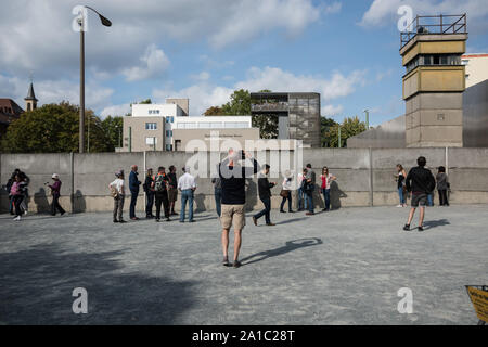 Bernauer Straße, Berlin, Gedenkstätte Berliner Mauer - Berlin, Bernauer Straße, l'ancien mur de Berlin Banque D'Images