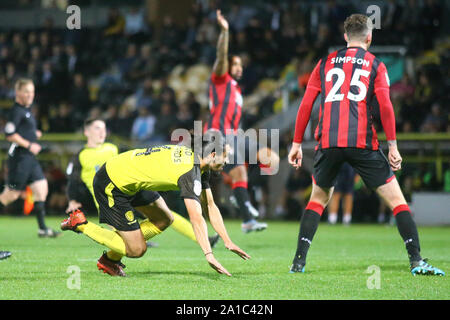 Burton upon Trent, Royaume-Uni. 25 Septembre, 2019. Ryan Edwards de Burton Albion (4) descend dans la case lors de l'EFL Carabao Cup match entre Burton Albion et Bournemouth au stade de Pirelli, Burton upon Trent, Angleterre le 25 septembre 2019. Photo par Mick Haynes. Usage éditorial uniquement, licence requise pour un usage commercial. Aucune utilisation de pari, de jeux ou d'un seul club/ligue/dvd publications. Credit : UK Sports Photos Ltd/Alamy Live News Banque D'Images