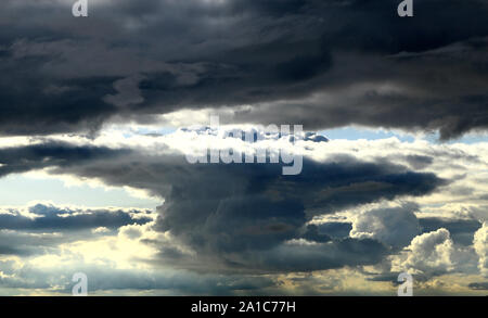Dark, turbulent, tempête, pluie, nuage, nuages, météo, météorologie, formation Banque D'Images