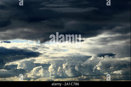 Dark, turbulent, tempête, pluie, nuage, la formation, la météorologie, les nuages, la météo Banque D'Images