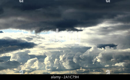 Dark, turbulent, tempête, pluie, nuage, la formation, la météorologie, les nuages, la météo Banque D'Images