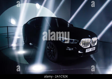 Francfort - Sep 15, 2019 : BMW X6 noir unique en Vantablack les rayons de lumière à l'IAA 2019 Salon International de l'automobile. Vantablack peinture qui absorbent la lumière rend Banque D'Images