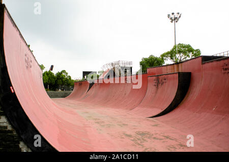 Half pipe à Shanghai megapark Banque D'Images