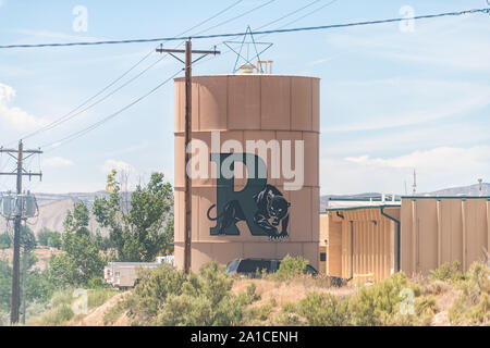 Rangely, USA - Le 22 juillet 2019 : Colorado city avec star et symbole du logo de la ville lettre R du réservoir d'eau Banque D'Images