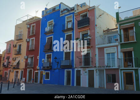 Maisons colorées de Villajoyosa, Alicante, Espagne, le 21 août 2019 Banque D'Images