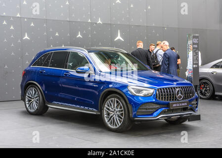Francfort, Allemagne - Sept 2019 : bleu MERCEDES-BENZ AMG 4MATIC GLC 43 SUV, IAA International Motor Show Salon International de l'auto. Banque D'Images
