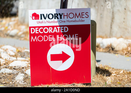 Salt Lake City, USA - 27 juillet 2019 - Capitol City en Utah avec libre de signer à Cottonwood Heights quartier pour les maisons d'Ivoire immobilier Banque D'Images