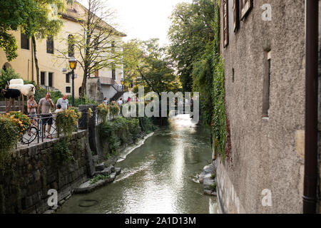 Le quai Madame de warens sur le canal du Thiou à Annecy, France. Banque D'Images