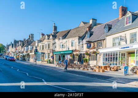 BURFORD, UK - 21 septembre 2019 : Burford, une petite ville médiévale sur la rivière Windrush situé à 18 milles à l'ouest d'Oxford dans l'Oxfordshire, est souvent prévue Banque D'Images