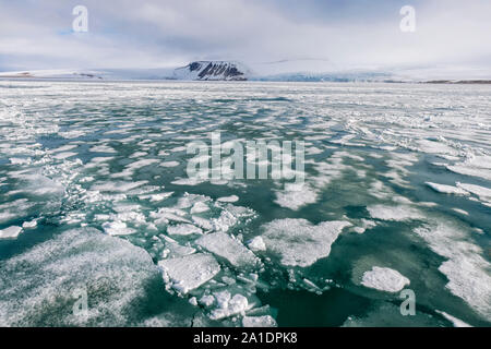 Palanderbukta Bay, la banquise, terre, Gustav Adolf Nordaustlandet, archipel du Svalbard, Norvège Banque D'Images