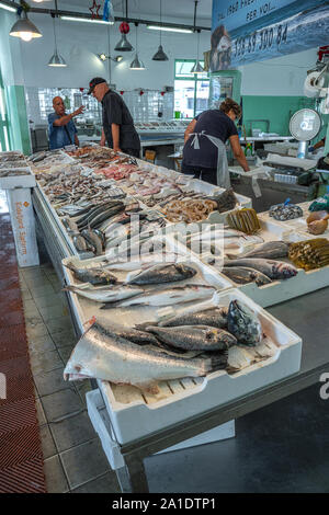 Dans les fruits de mer fish shop Banque D'Images