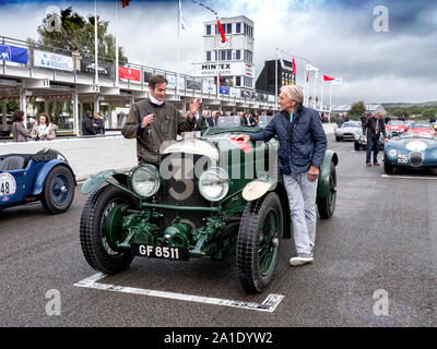 Ben Collins et Derek Bell avec une Bentley Speed Six sur la grille à l'organisme de bienfaisance Veloce Track day à Goodwood 25/9/19 Banque D'Images