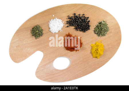 La palette du peintre avec des herbes et épices, la cuisine comme art, isolated on white Banque D'Images