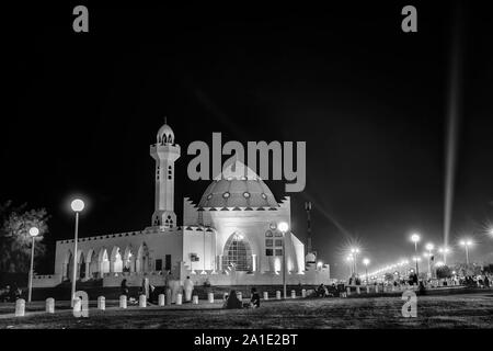 Belle Mosquée Al Khobar Corniche Vue de nuit - Arabie Saoudite Banque D'Images