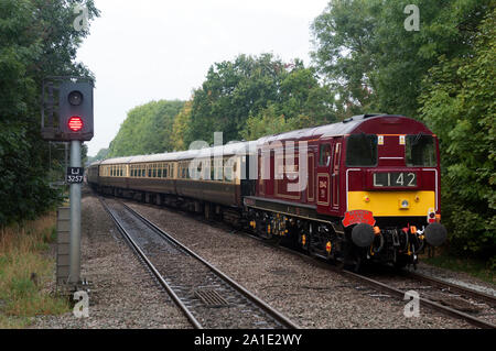 Le train d'excursion des amateurs de Balti Birmingham à Warwick, Warwickshire, UK Banque D'Images