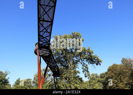 Le Treetop Walkway, Xstrata dans le soleil d'automne, à Kew Gardens, dans le sud-ouest de l'Angleterre, Royaume-Uni Banque D'Images