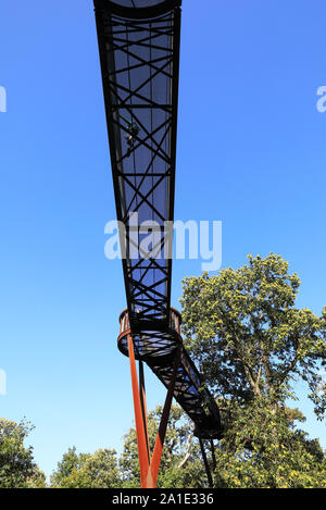 Le Treetop Walkway, Xstrata dans le soleil d'automne, à Kew Gardens, dans le sud-ouest de l'Angleterre, Royaume-Uni Banque D'Images