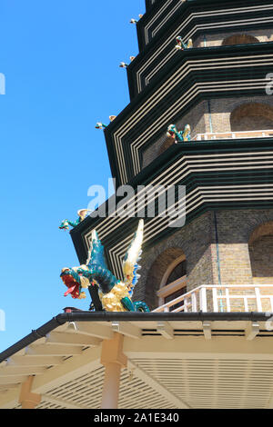 La Grande Pagode dans l'restauré Jardins botaniques royaux de Kew, une folie conçue par Sir William Chambers en 1762, pour la Princesse Augusta, à Richmond, Royaume-Uni Banque D'Images