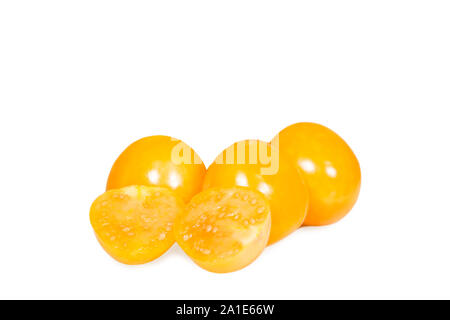 Matières premières fraîches physalis, isolé sur fond blanc Banque D'Images