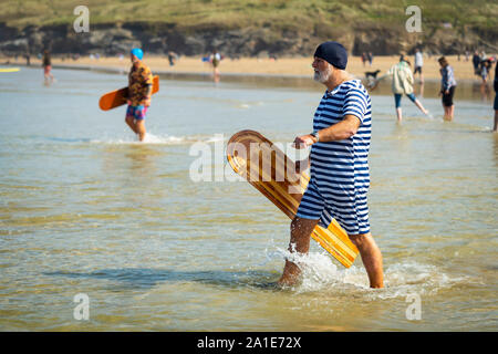 Broad Oak, Cornwall, UK. 08/09/2019. Championnats du monde d'embarquement du ventre s'est ouverte sur la magnifique plage Broad Oak à Cornwall. Banque D'Images