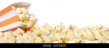 Panorama, orange à rayures Popcorn in front of white, copyspace Banque D'Images