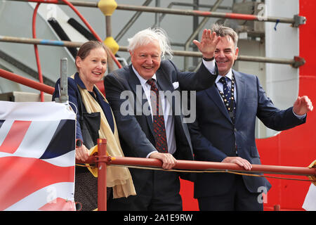 David Attenborough, au cours de la cérémonie de baptême du navire de recherche polaire, dont le public a voté pour appeler Jhaampe McBoatface, au chantier naval Cammell Laird à Birkenhead, Merseyside. Banque D'Images