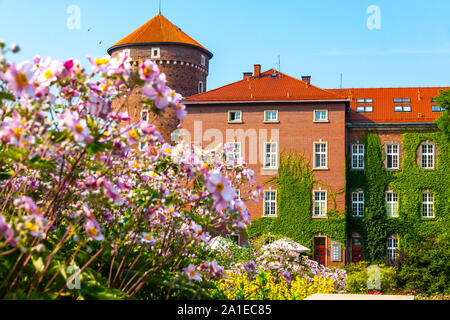 Sandomierska Tower, une partie de Château Royal de Wawel à Cracovie, Pologne. Le Château Royal de Wawel est le plus important site historique et culturel en Banque D'Images