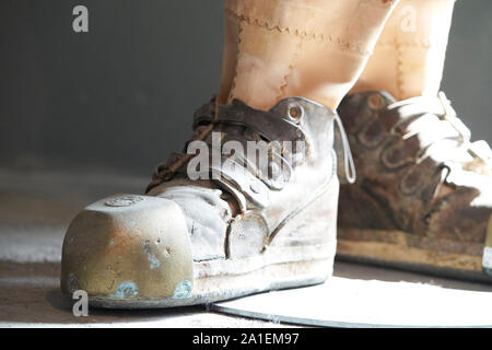 Une paire de vieilles chaussures de plongée Banque D'Images