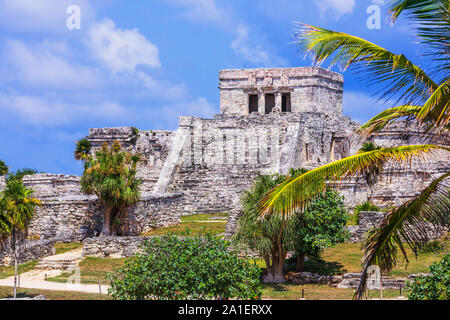 Tulum, Mexique. El Castillo (château) Le principal temple de la cité maya. Banque D'Images