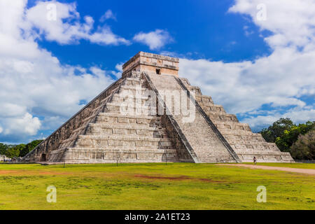 Chichen Itza, au Mexique. Temple de Kukulcan, également connu sous le nom d'El Castillo. Banque D'Images